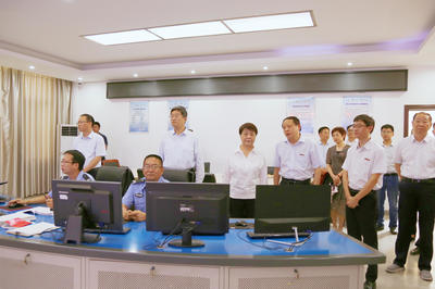 副省长王翠凤莅临我校调研指导校园安全与疫情防控工作并视察教育信息咨询服务